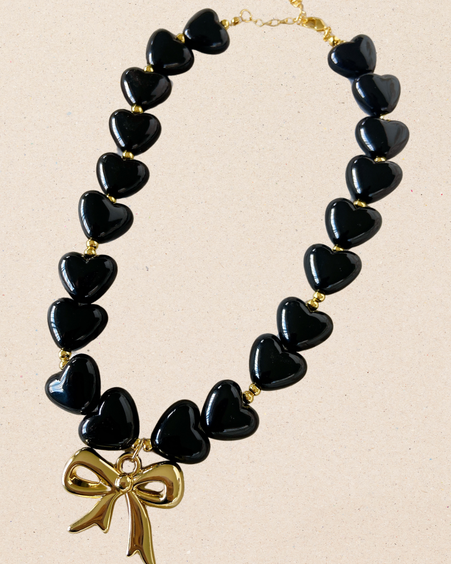 Collar Negro con Lazo - Joyería Elegante y Atemporal
