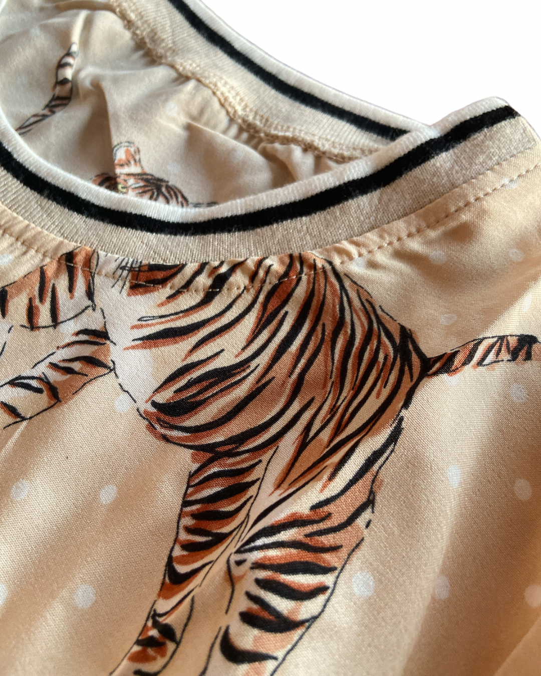 Polera con Tigre Estampado- Estilo Urbano y Audaz para Mujer