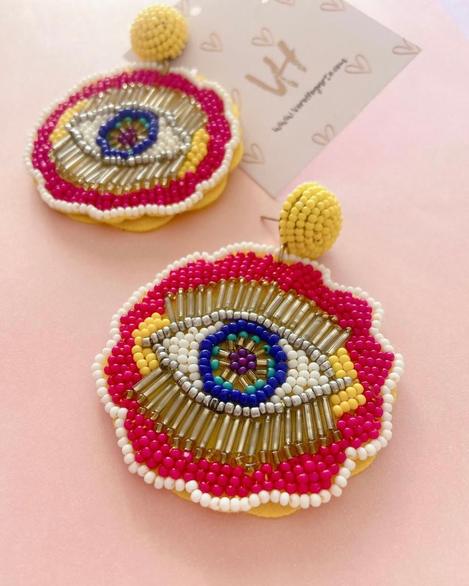 La que Se Mira sin Miedo- Aros Mostacilla Ojo, Look Único y Vibrante