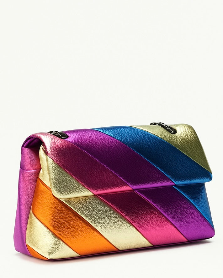 Cartera de hombro con solapa metalizada- Colores vibrantes y únicos