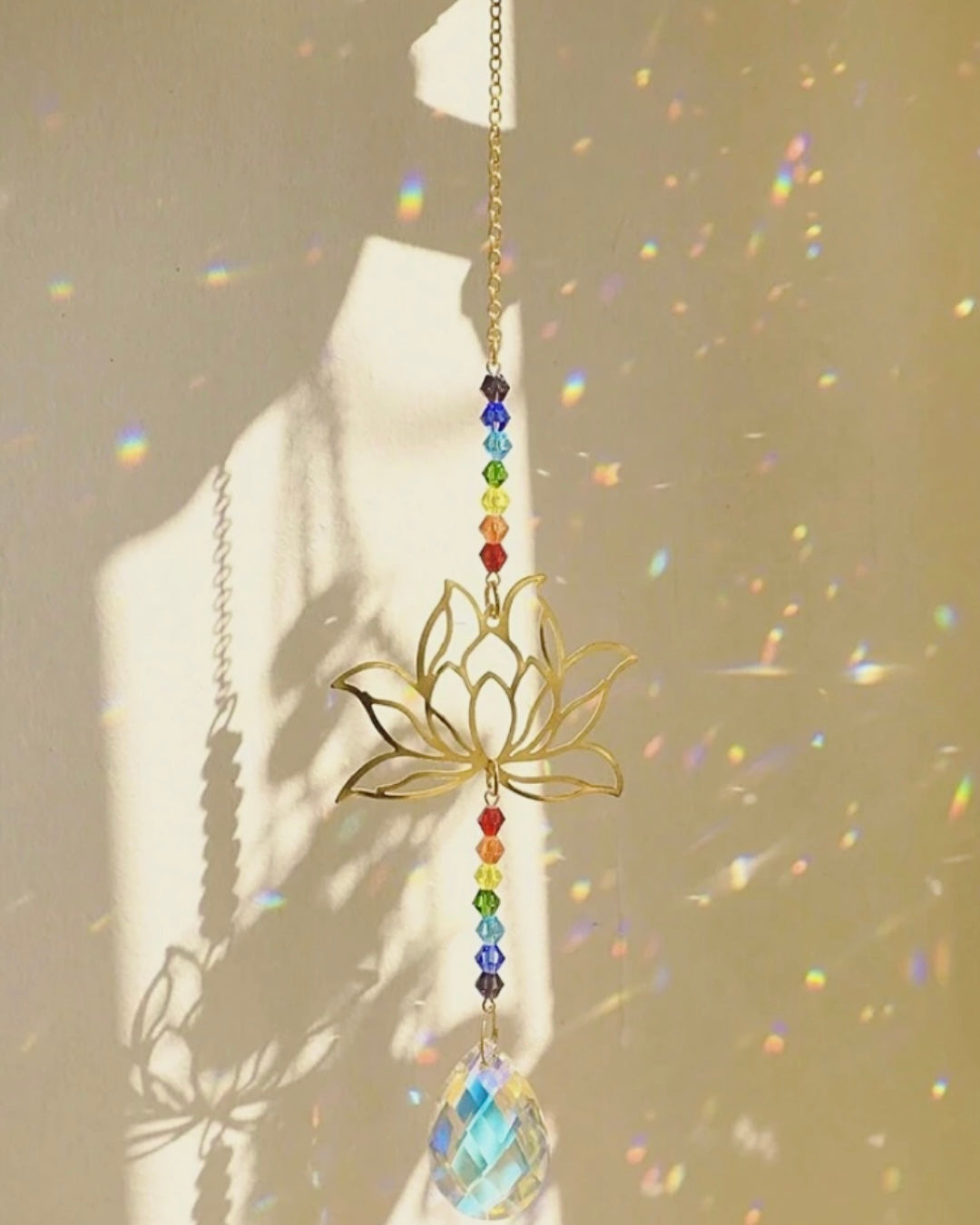 Colgante Flor de Loto – Belleza y Espiritualidad en un Diseño Único