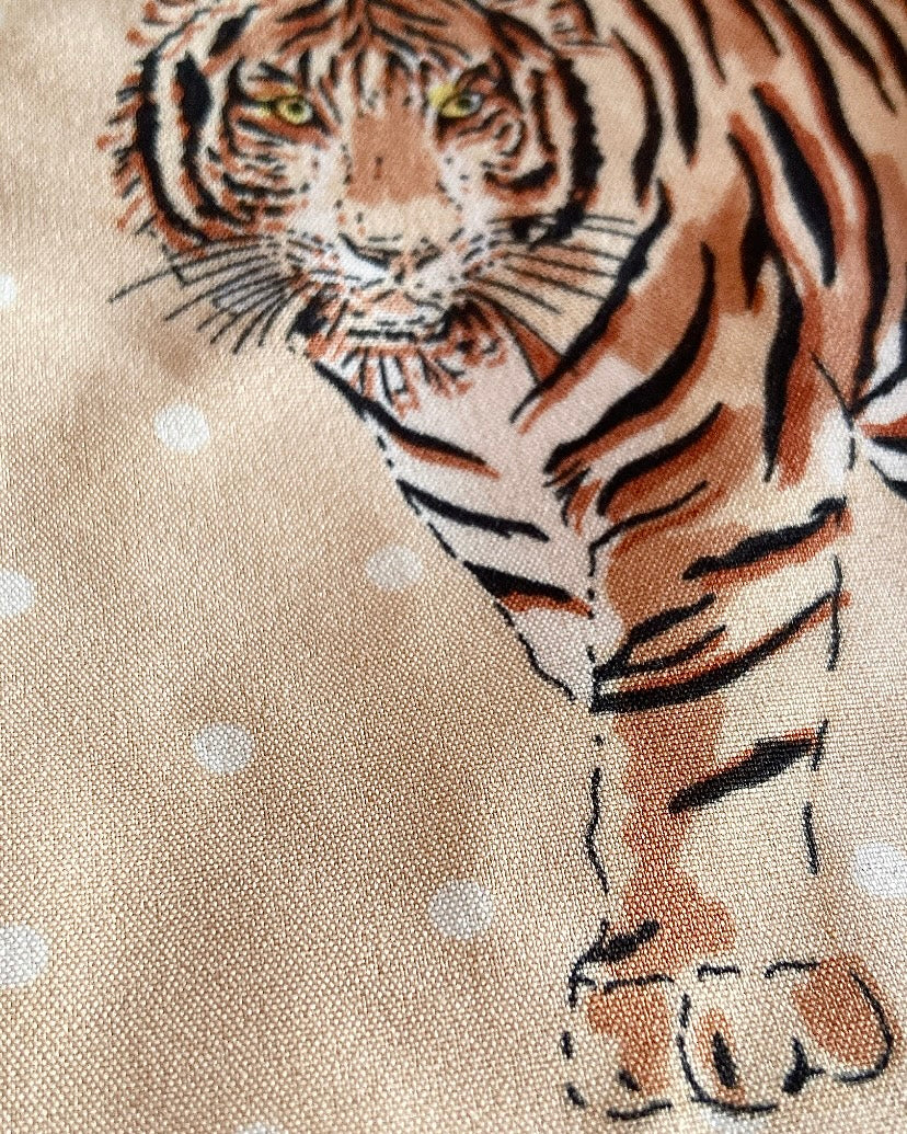 Polera con Tigre Estampado- Estilo Urbano y Audaz para Mujer