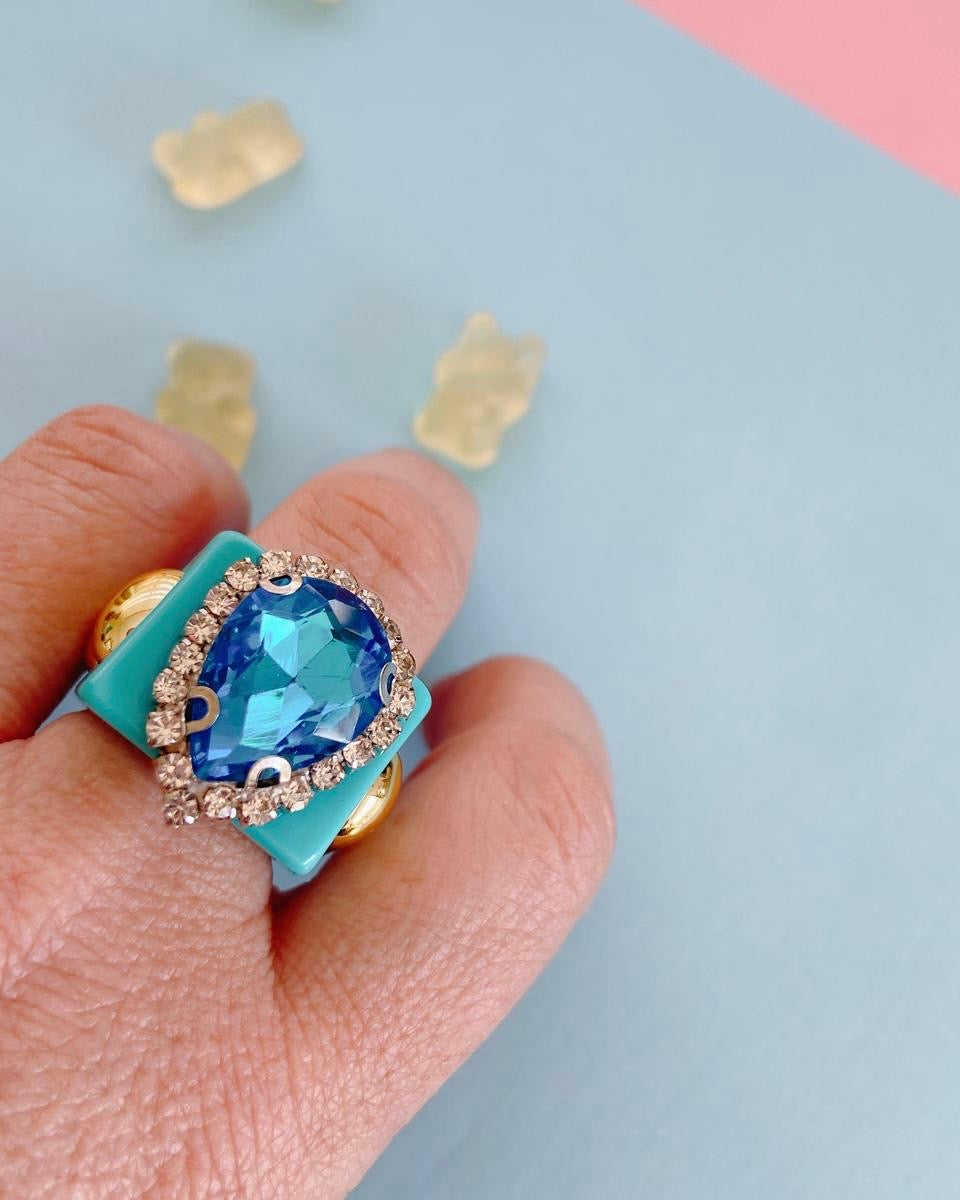 Anillo celeste acrílico XL – Accesorio grande y liviano para destacar