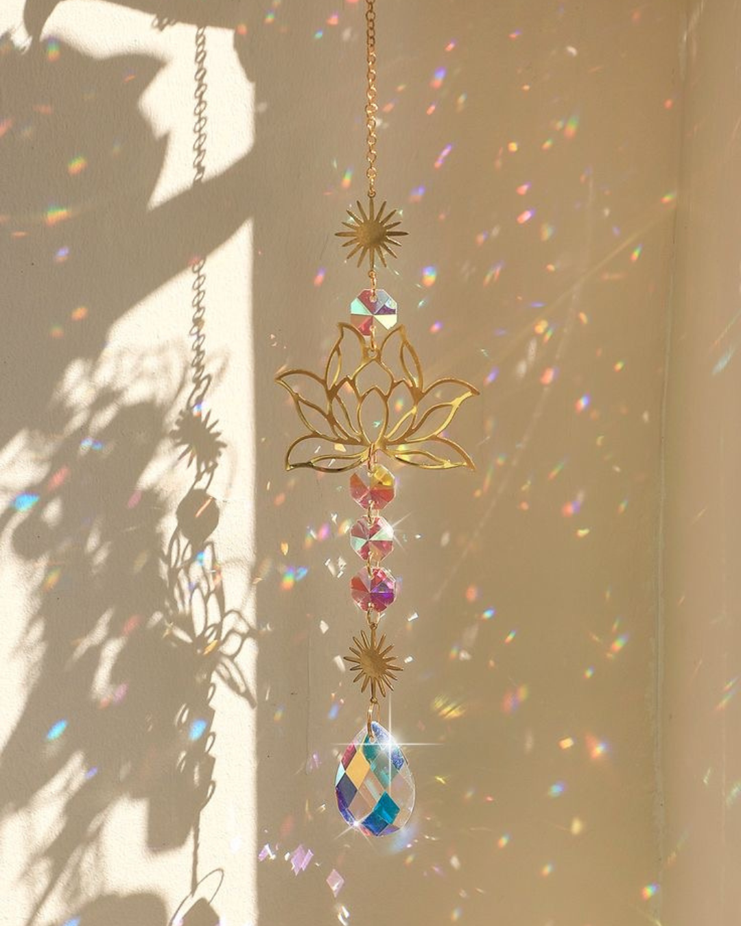 Colgante Ornamental Dorado – Joyería Exclusiva con Detalles Únicos