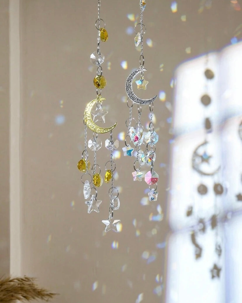 Colgante Luna Plateada – Elegancia Brillante para Cada Ocasión