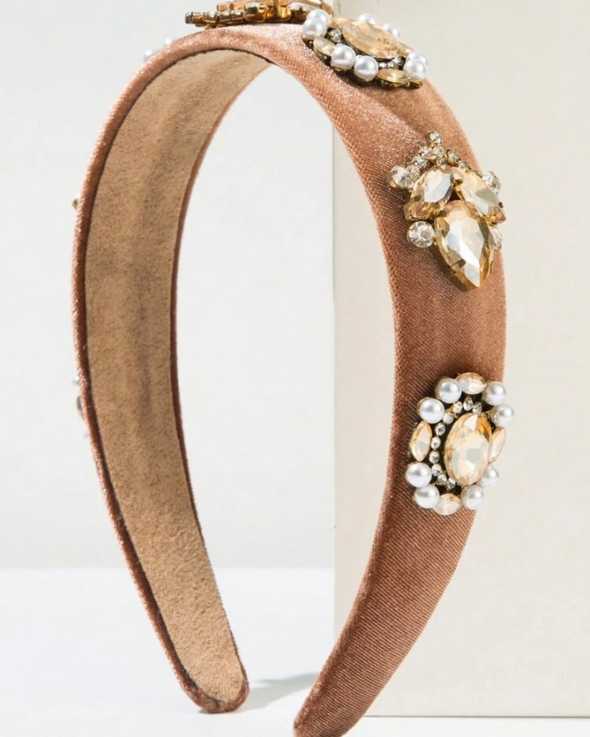 Cintillo Terciopelo Café – Elegancia Vintage para Tu Peinado
