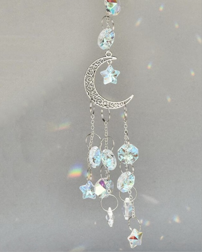 Colgante Luna Plateada – Elegancia Brillante para Cada Ocasión