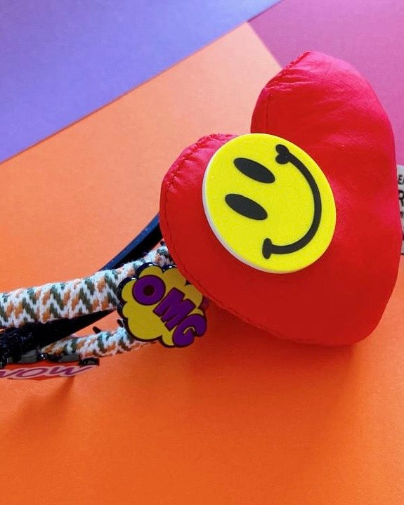 Traba para el pelo corazón rojo acolchado con Smile – Accesorio tierno y original