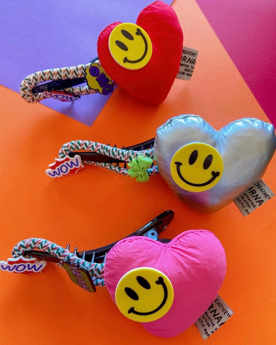 Traba para el pelo corazón rojo acolchado con Smile – Accesorio tierno y original