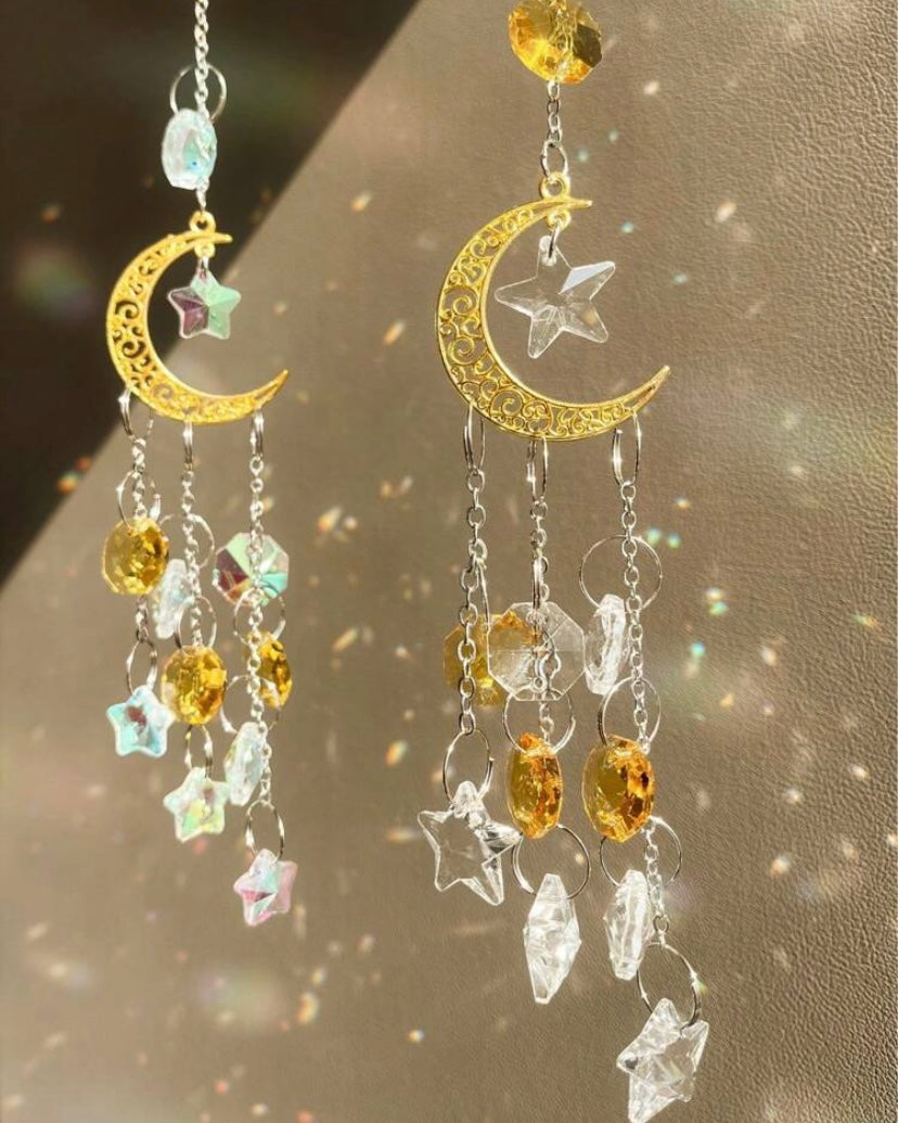 Colgante Luna Plateada – Elegancia Brillante para Cada Ocasión