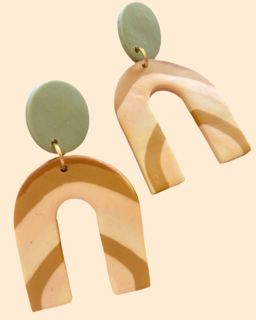 Aros estilo nórdico en tonos tierra – Cerámica en frío hecha a mano