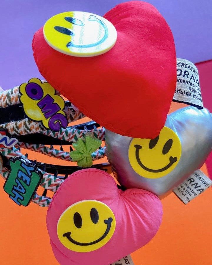 Traba para el pelo corazón rojo acolchado con Smile – Accesorio tierno y original