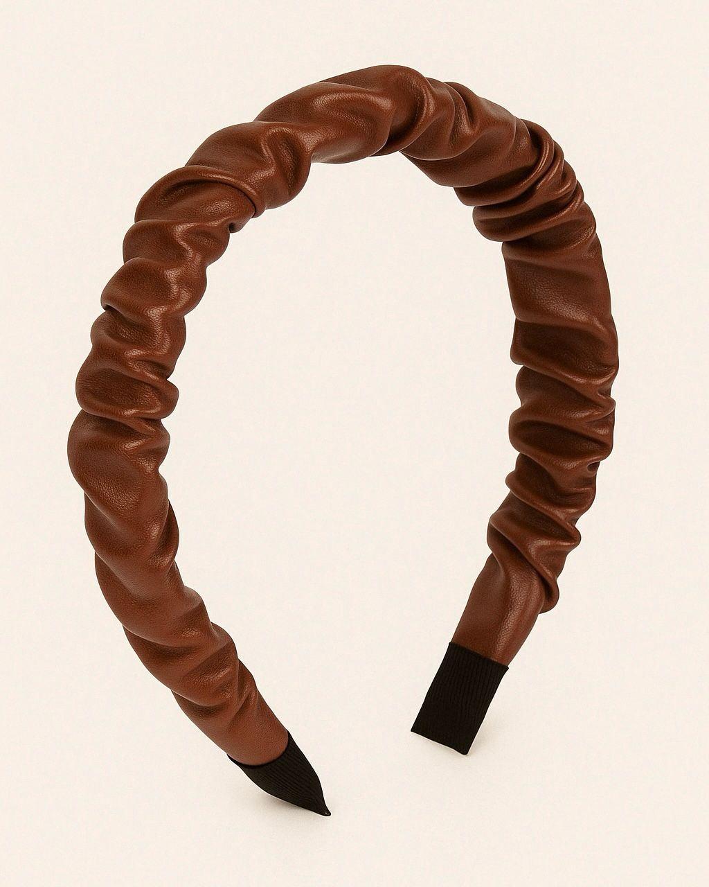 Cintillo café efecto scrunchie – Textura única y tendencia 2025