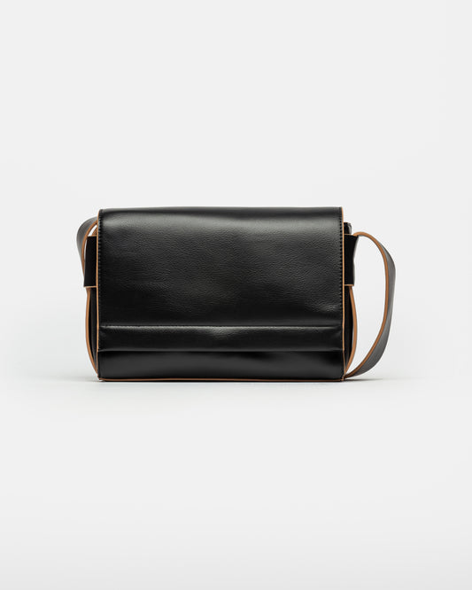 Bandolera Negra Prüne - Estilo Atemporal y Versátil para Toda Ocasión