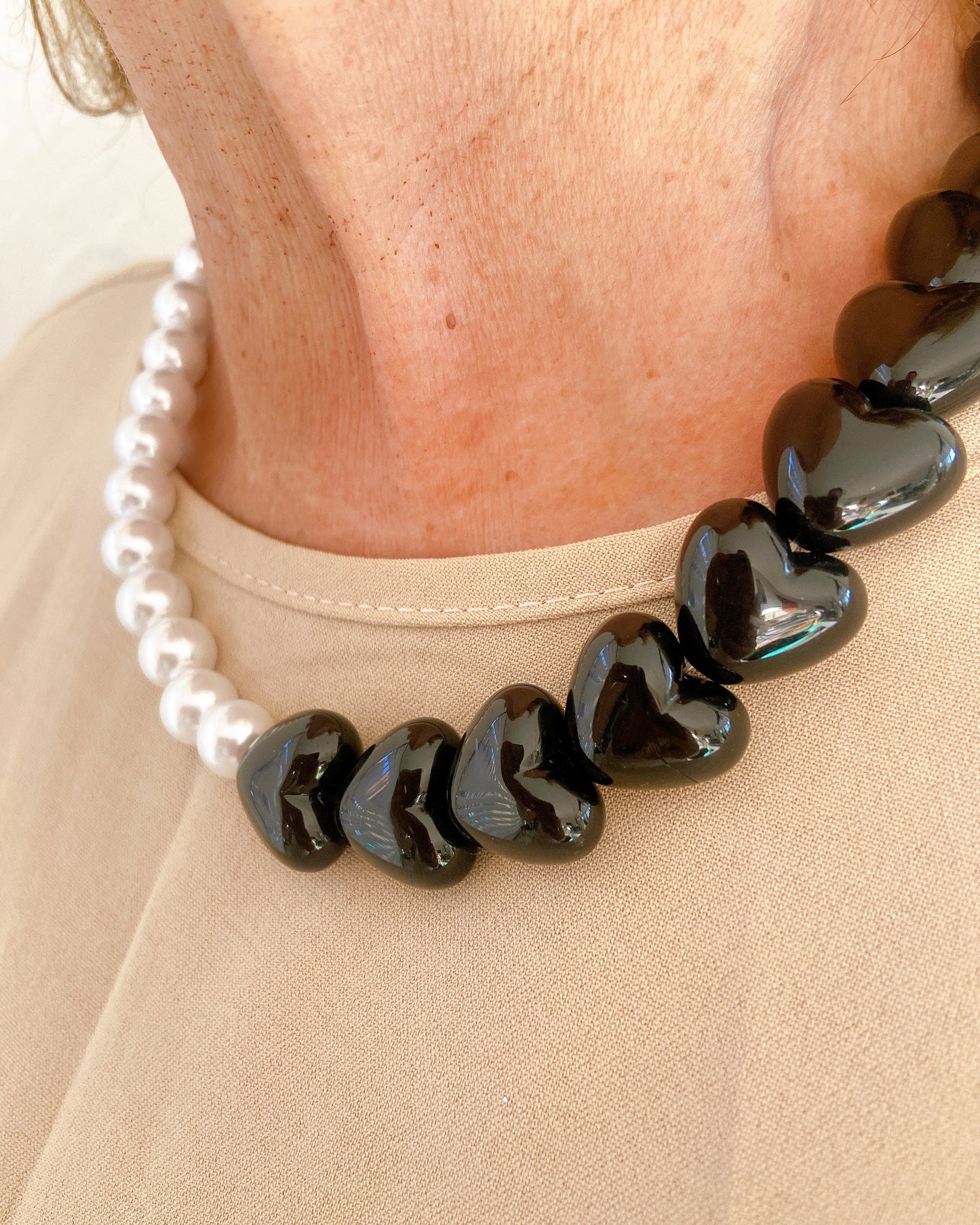 Collar Mixto Corazón con Perlas - Joyería Romántica y Elegante
