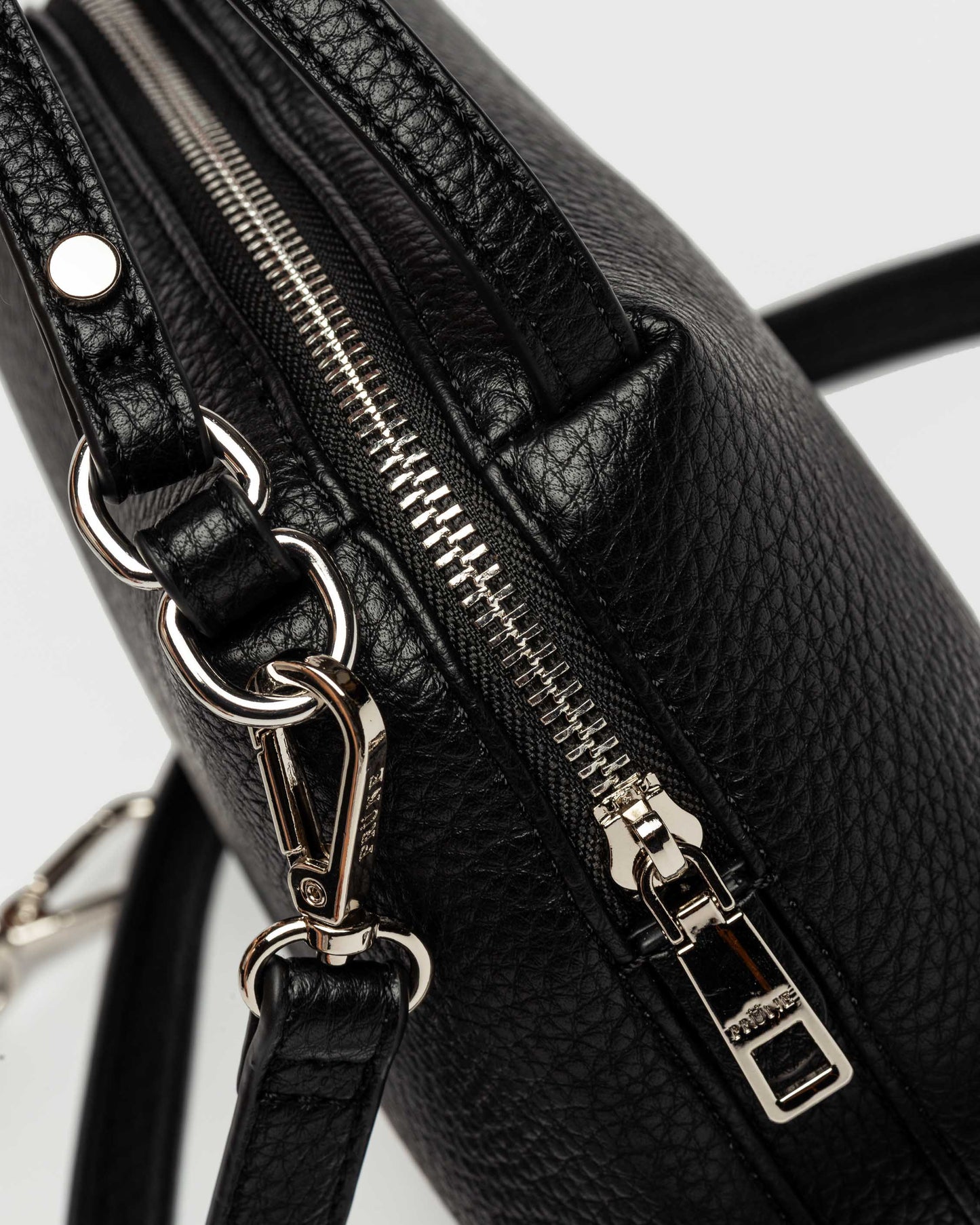 Cartera Negra Prüne - Estilo Atemporal y Versátil para Toda Ocasión