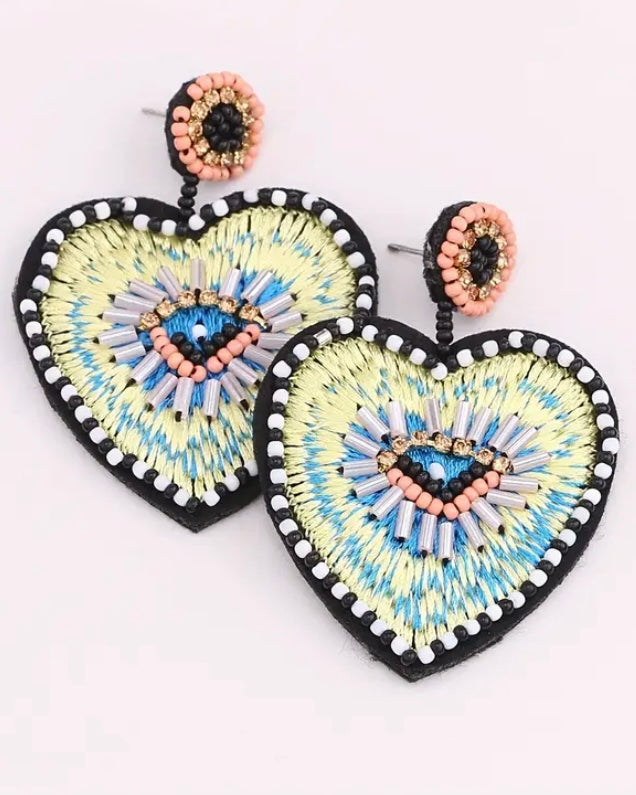 Aros Corazón y Ojo Tejidos – Accesorios Artesanales con Energía Mística