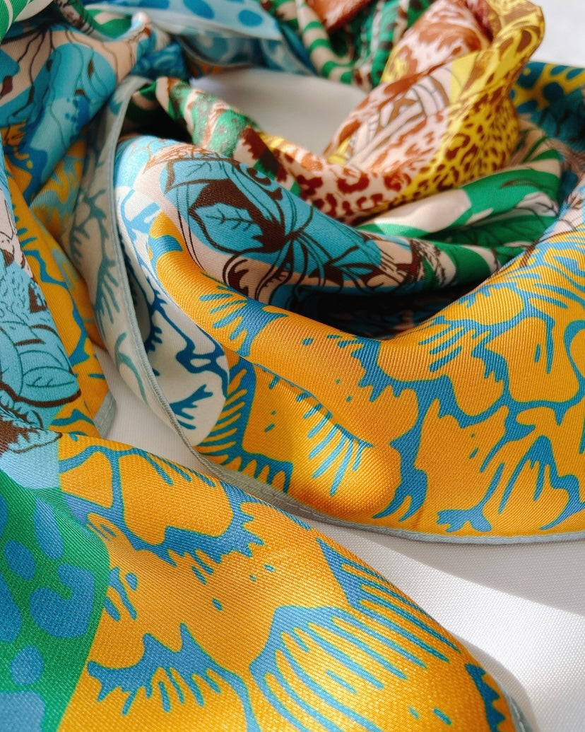 Pañuelo Estampado Selva – Elegancia y Naturaleza en Tu Look