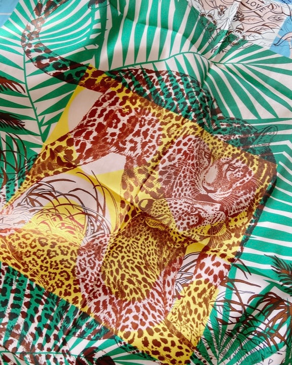 Pañuelo Estampado Selva – Elegancia y Naturaleza en Tu Look