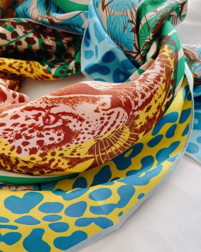 Pañuelo Estampado Selva – Elegancia y Naturaleza en Tu Look