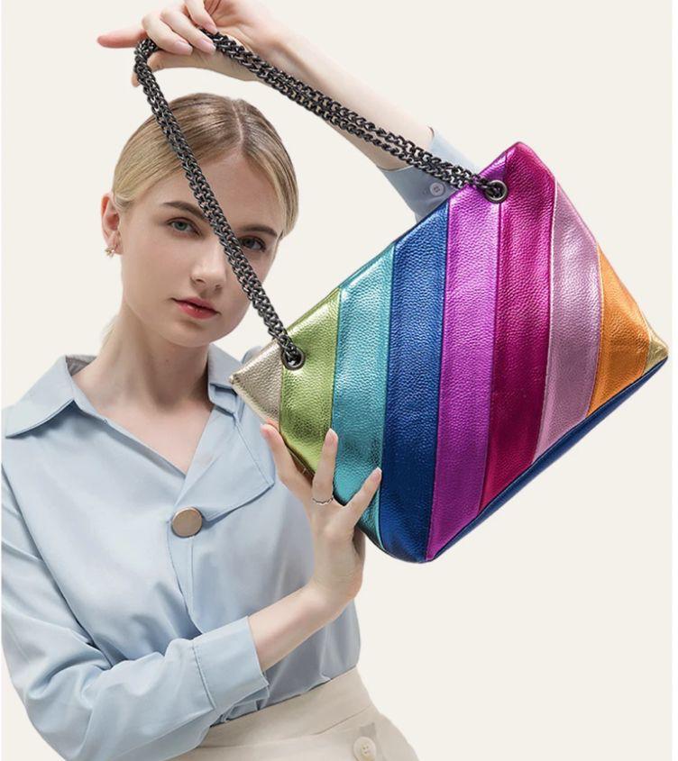 Tote Metalizado con Asas de Cadena - Bolso Moderno y Sofisticado