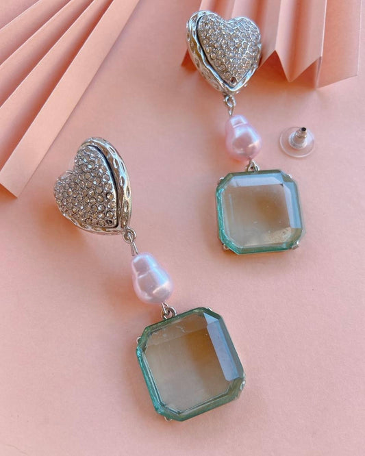 Aros colgantes corazón plateado menta en acrílico – Accesorios modernos y livianos