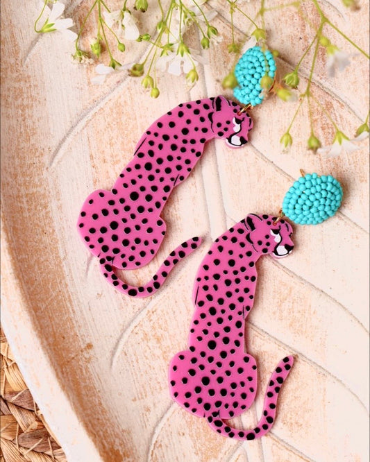 Aros acrílico print con mostacillas calipso y rosa fuerte – Estilo único y colorido